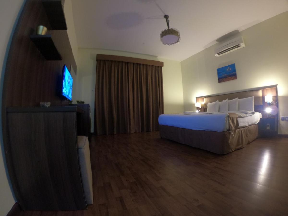 Weekend Hotel & Apartments Muscat Exterior photo