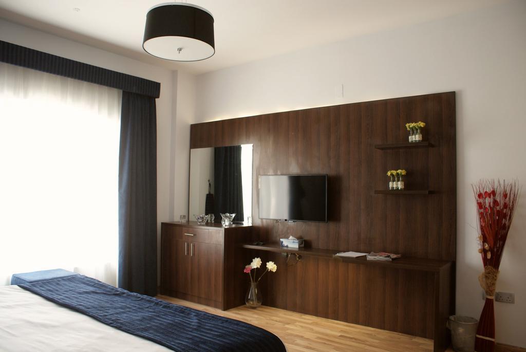 Weekend Hotel & Apartments Muscat Room photo