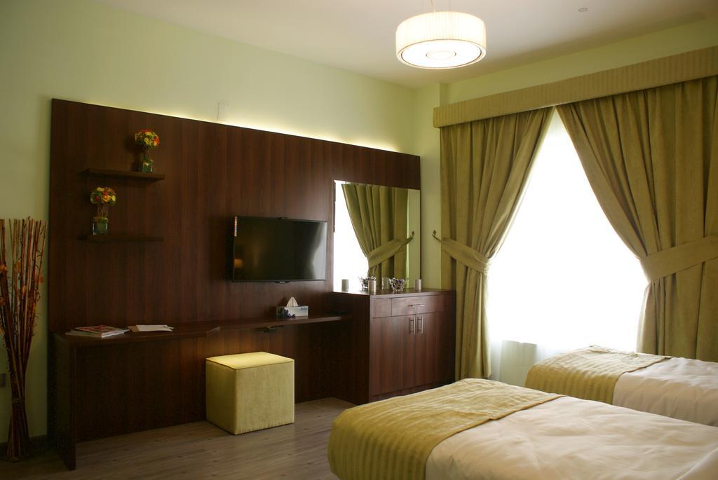 Weekend Hotel & Apartments Muscat Room photo