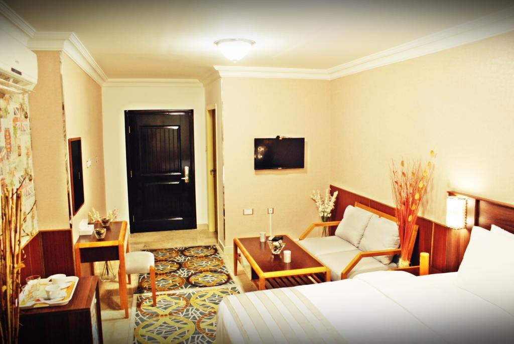 Weekend Hotel & Apartments Muscat Exterior photo
