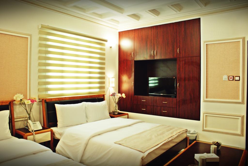 Weekend Hotel & Apartments Muscat Exterior photo