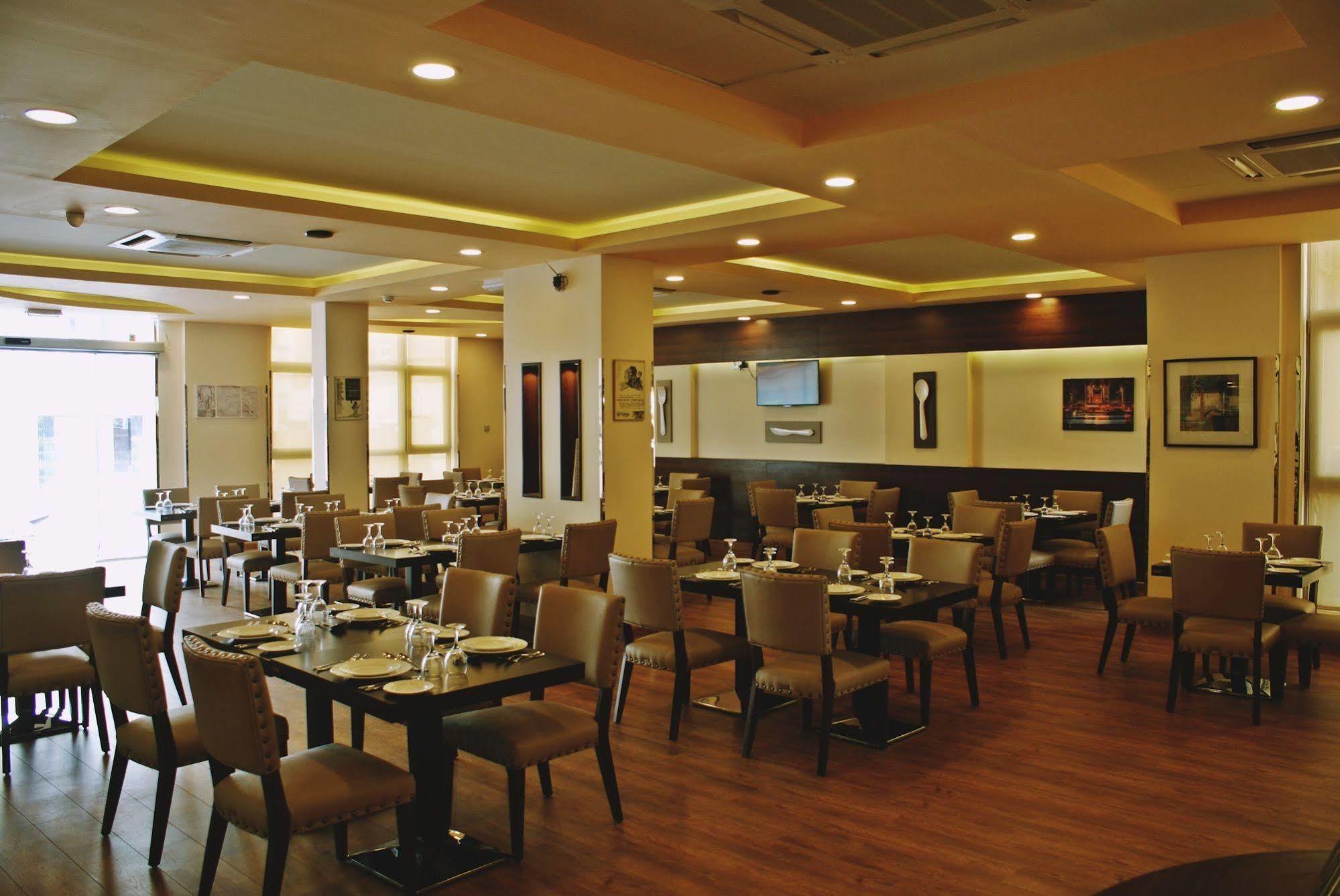 Weekend Hotel & Apartments Muscat Exterior photo
