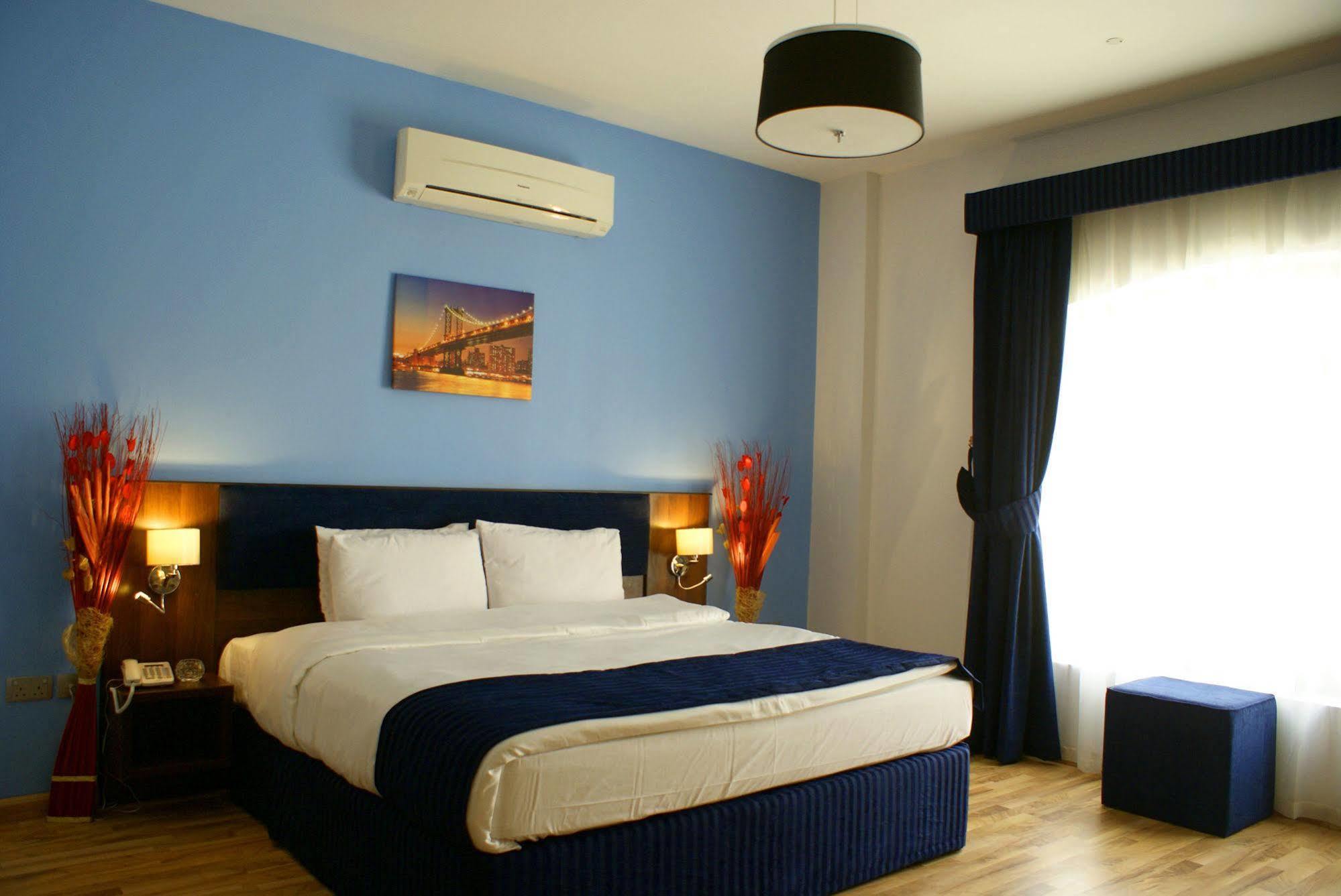 Weekend Hotel & Apartments Muscat Exterior photo