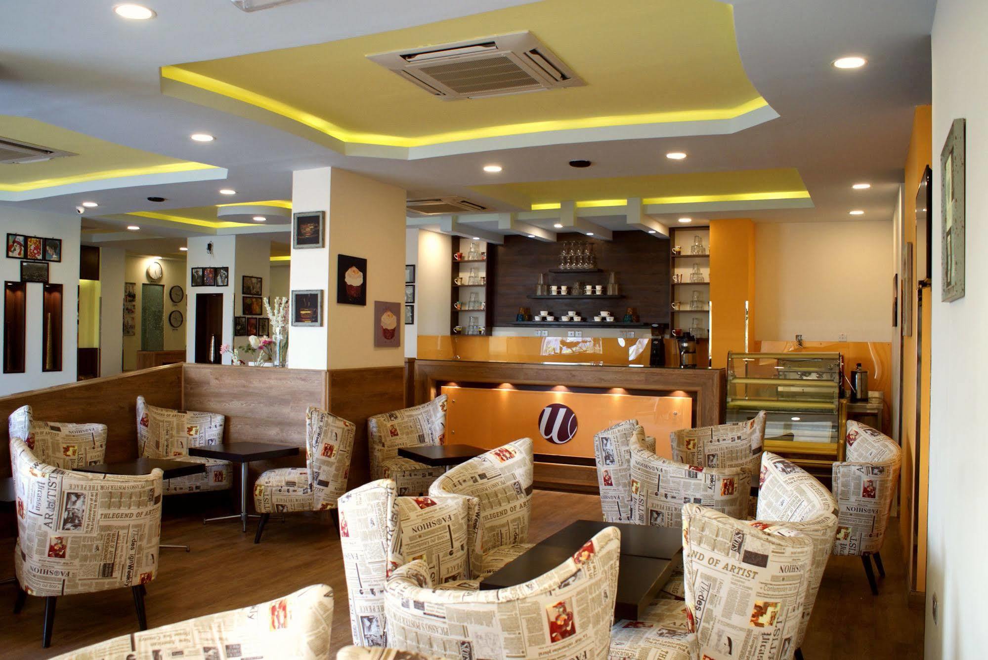 Weekend Hotel & Apartments Muscat Exterior photo